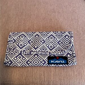 KAVU Navy and White Geometric Clutch